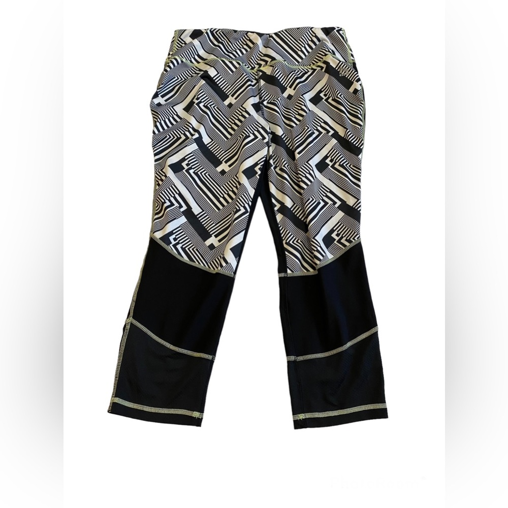 RBX Cropped Athletic Leggings Capri Women Black white XL.
